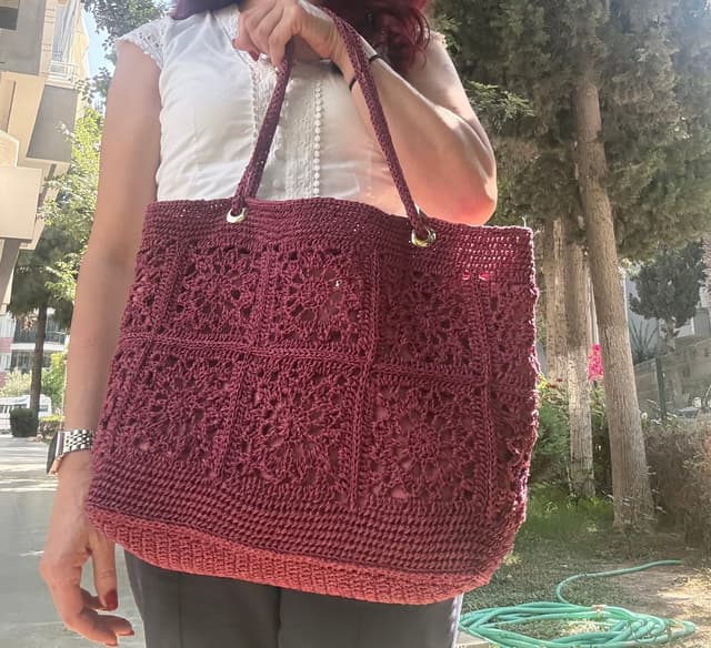 Plum Granny-Square Tote — 3 / 4